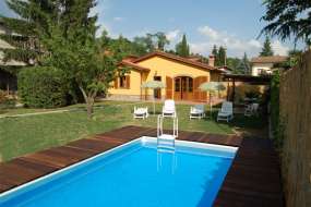 Toscana - Ferienhaus Nr. 1071 nähe Lucca und dem Meer mit grossem Garten und Pool in ruhiger Lage für 1 - 6 Personen