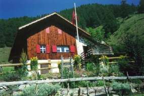 Maiensäss-Ferienhaus im Val Müstair mitten in den Wiesen in idyllischer Lage 1400 m ü. M. für 1 - 7 Personen (Nr. 027 - Maiensäss Graubünden)