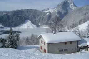 Ferien-Gruppenhaus in den Wiesen über dem See 800 m ü. M. für 25 - 40 Personen (Nr. 307 - Ferienhaus Zentralschweiz)