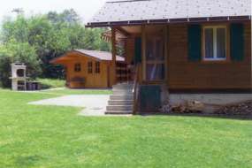 Ferienhaus mit Gartenhaus am Bächli und nur 7 - 10 Gehminuten vom See in idyllischer Lage für 1 - 5 Personen (Nr. 238 - Ferienhaus Gruyere)