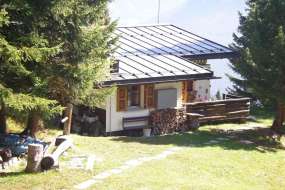 Ferien-Blockhaus mitten in der Natur im Maiensässgebiet vor Arosa 1750 m ü. M für 1 - 6 Personen (Nr. 040 - Ferienhaus Graubünden)