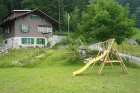 Grosses Ferienhaus über dem See mit tollem Seeblick bei Hasliberg 900 m ü. M. für 1 - 16 Personen (Nr. 290 - Ferienhaus Zentralschweiz)