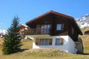 Ferienhaus mitten in den Wiesen und im Winter im Skigebiet im Lötschental 1800 m ü. M. für 1 - 4 Personen (Nr. 197 - Ferienhaus Wallis)