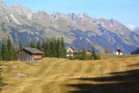 Ferien- Alphaus (Nr. 371B) mit 2 Hausteilen im Grossen Walsertal mitten in den Wiesen und im Skigebiet für 1 - 21 Personen (Nr. 371 B + 371A - Ferienhaus in Österreich)
